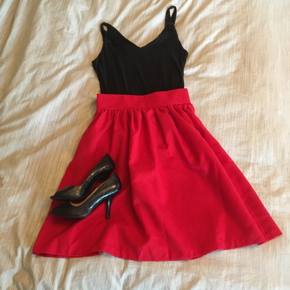 Laura Bettini Dresses & Skirts - NWT Red skirt